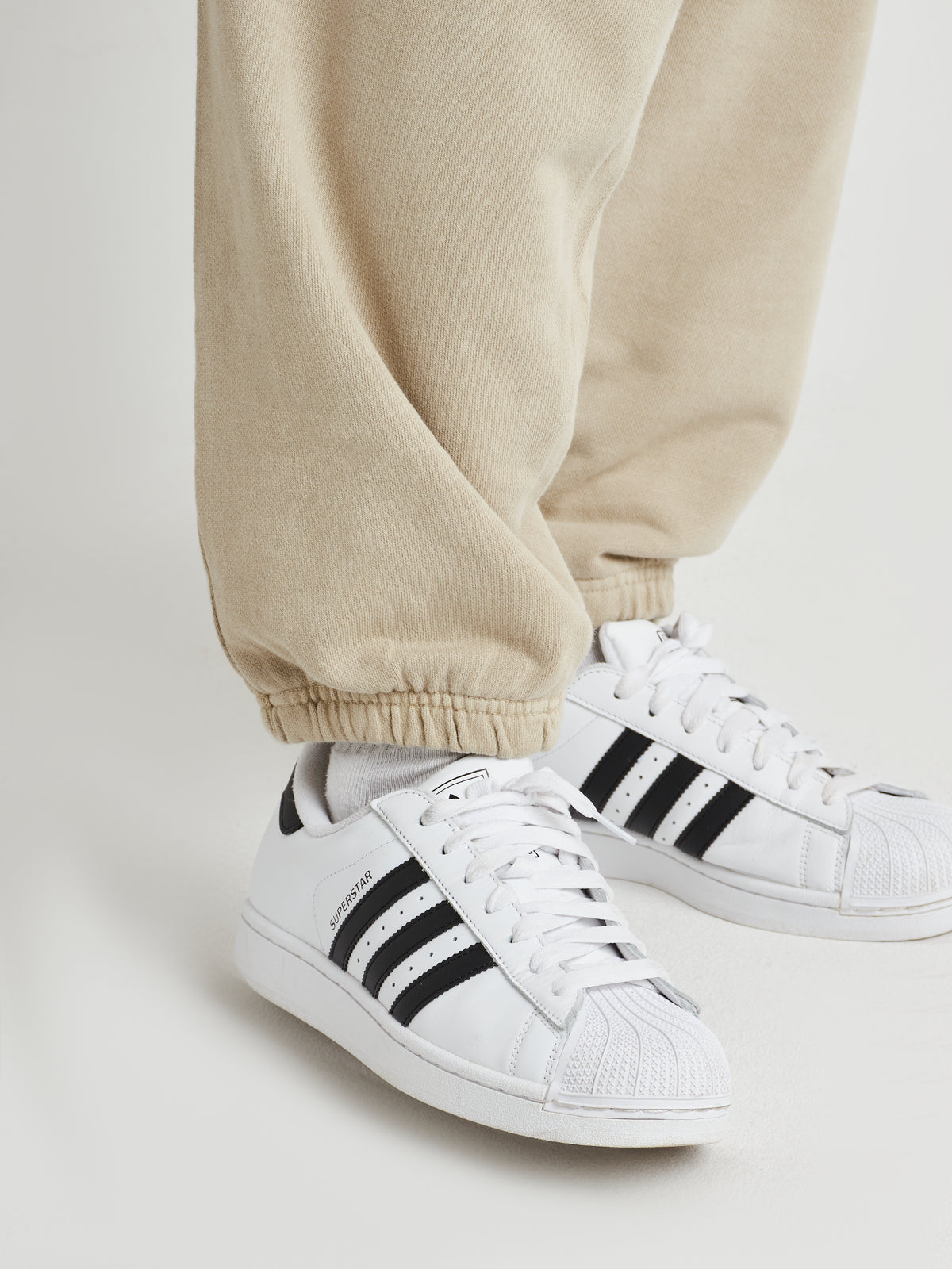 Relaxed Sculpted Cuff Jogger - Natural Khaki Wash-10